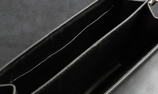 Локальная реставрация сумки Moschino - Фотография После